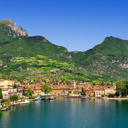Riva Lago E Spiaggia Apartment 2 - Happy Rentals Exterior photo